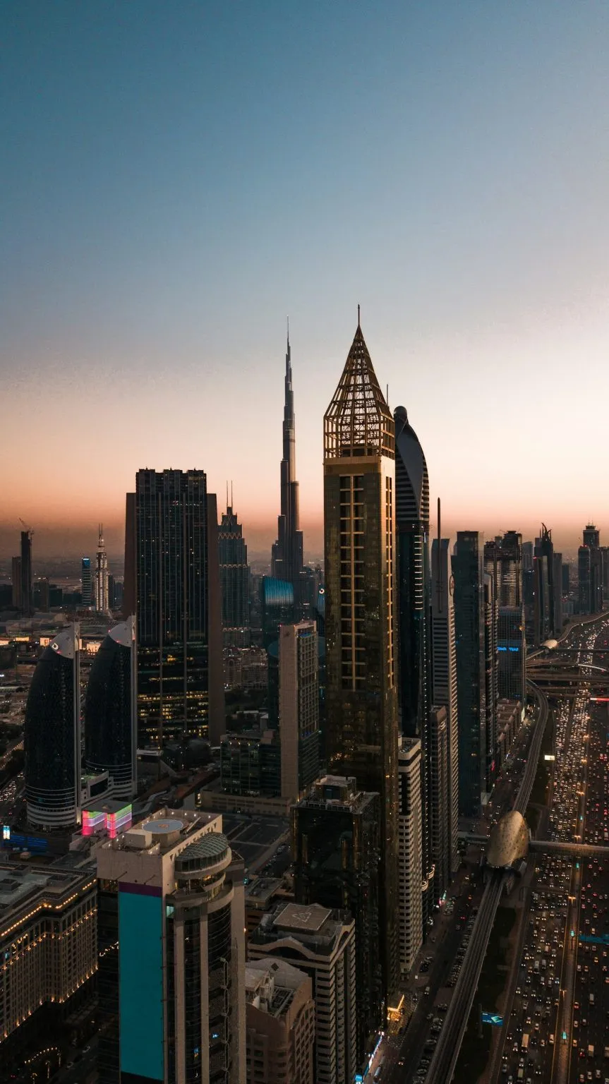 Contactez votre agence immobilière française à Dubaï - La Place Dubai